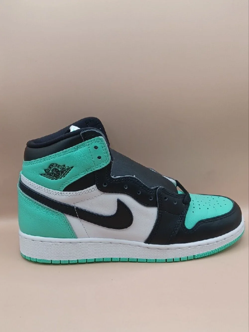 Pre-Owned Nike Jordan 1 Retro High OG GS Sneaker-Green Glow Youth Size 6Y US